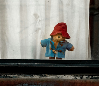 Splashing marmalade all over?